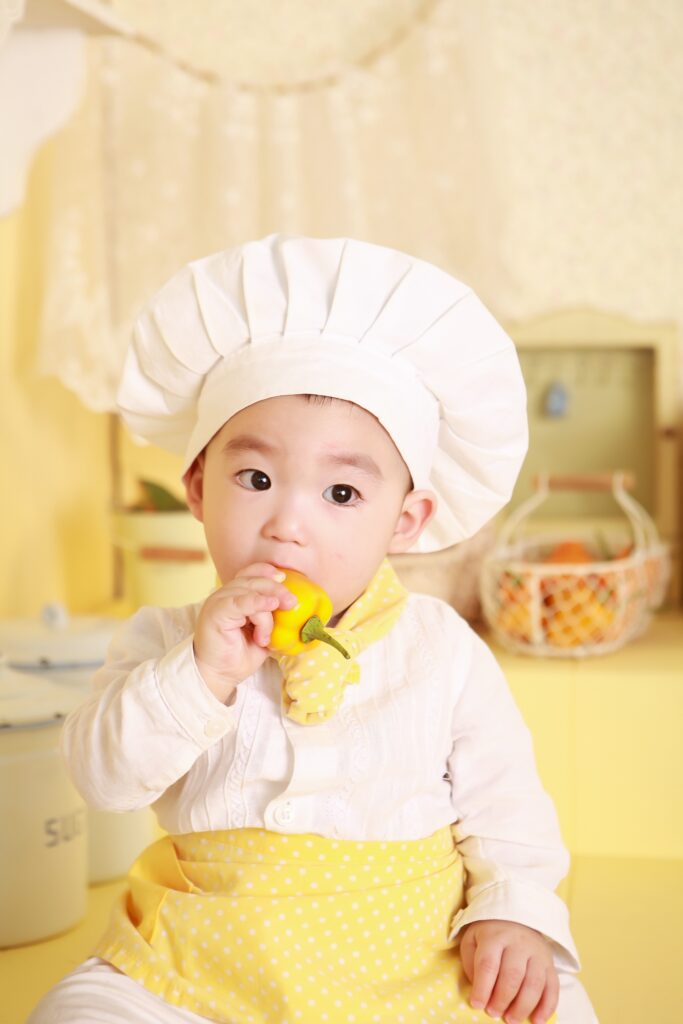 niño pequeño vestido de chef